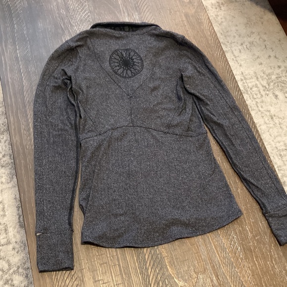 Beautiful Lululemon pullover top - Picture 5 of 7